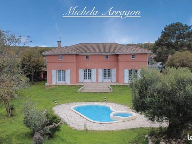 Villa 7 pièces 210 m²