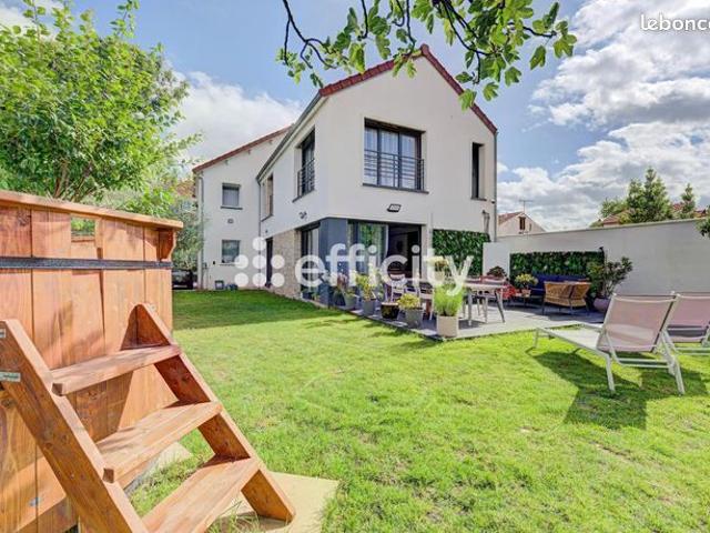 Villa 7 pièces 210 m²