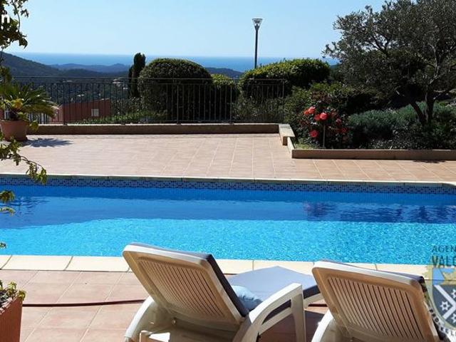 Villa 7 pièces 210 m²
