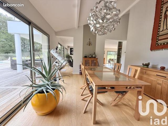 Villa 7 pièces 210 m²
