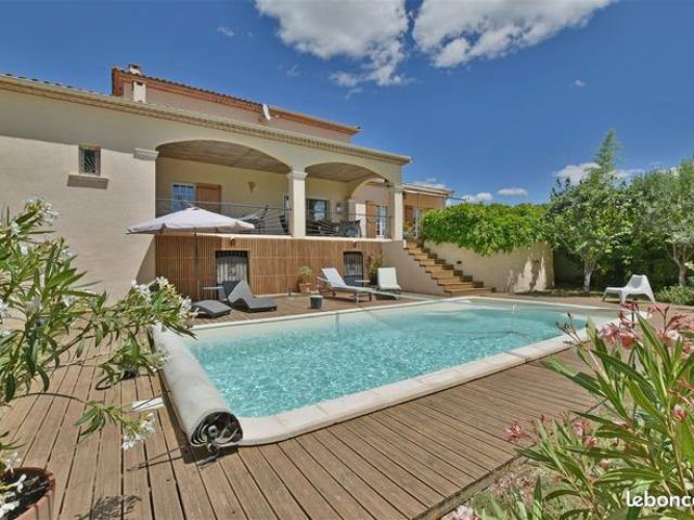 Villa 7 pièces 211 m²