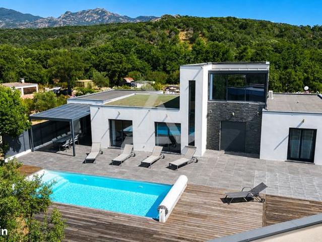 Villa 7 pièces 211 m²