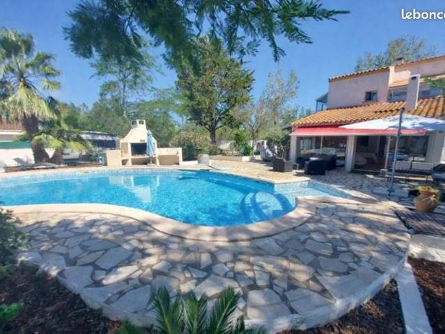 Villa 7 pièces 213 m²