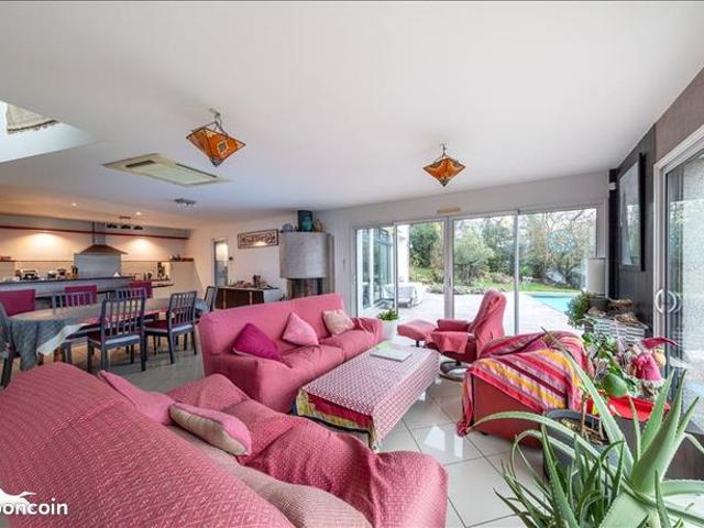 Villa 7 pièces 213 m²