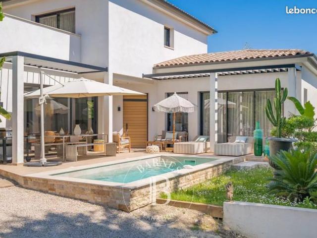 Villa 7 pièces 214 m²