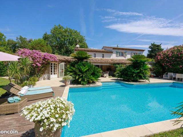 Villa 7 pièces 214 m²