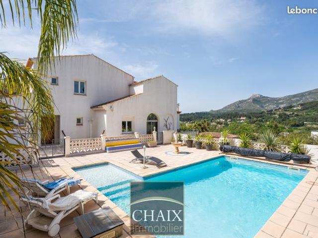 Villa 7 pièces 214 m²