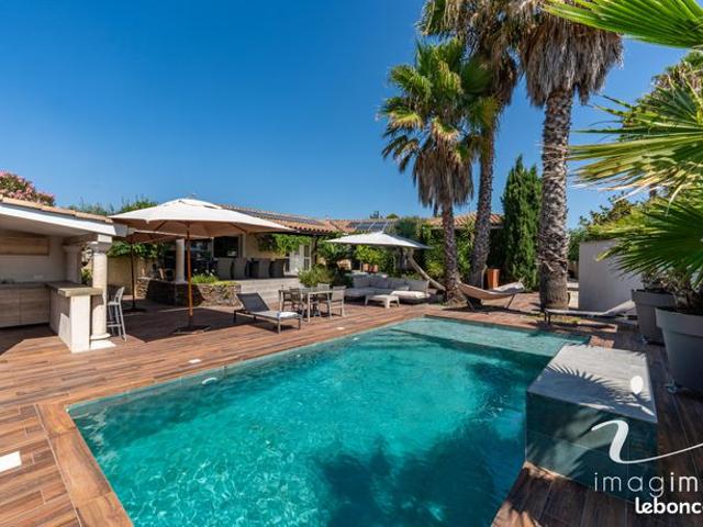 Villa 7 pièces 215 m²