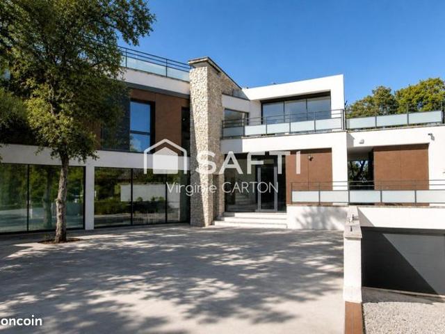 Villa 7 pièces 215 m²