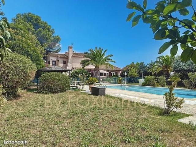 Villa 7 pièces 215 m²