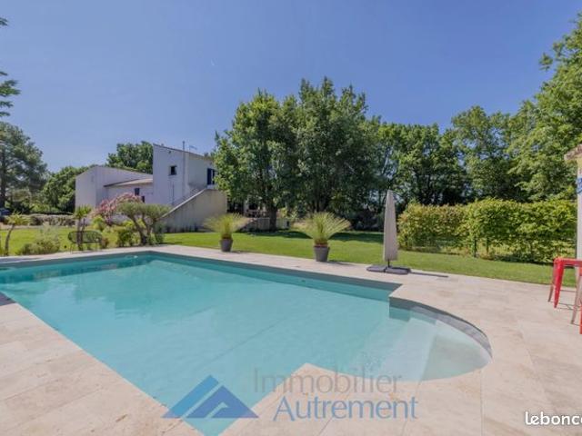 Villa 7 pièces 215 m²