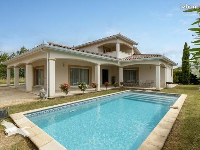 Villa 7 pièces 215 m²