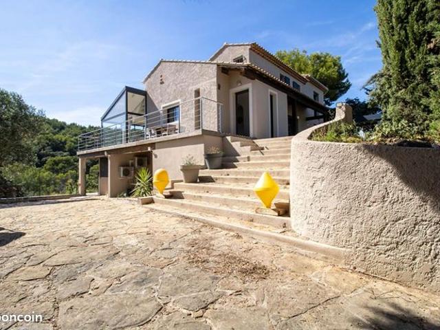 Villa 7 pièces 215 m²