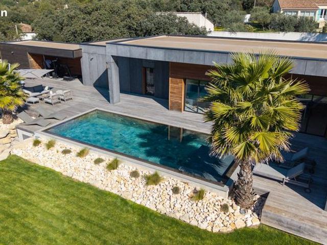 Villa 7 pièces 216 m²
