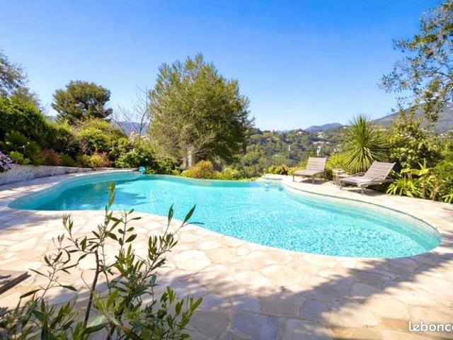 Villa 7 pièces 216 m²