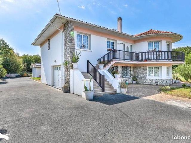 Villa 7 pièces 216 m²