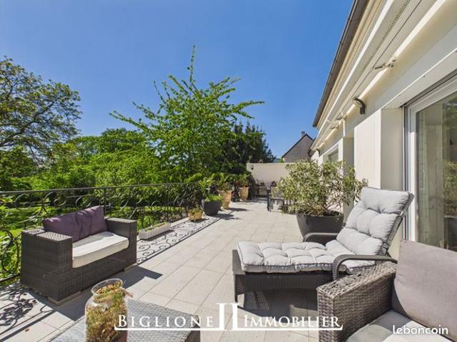 Villa 7 pièces 216 m²
