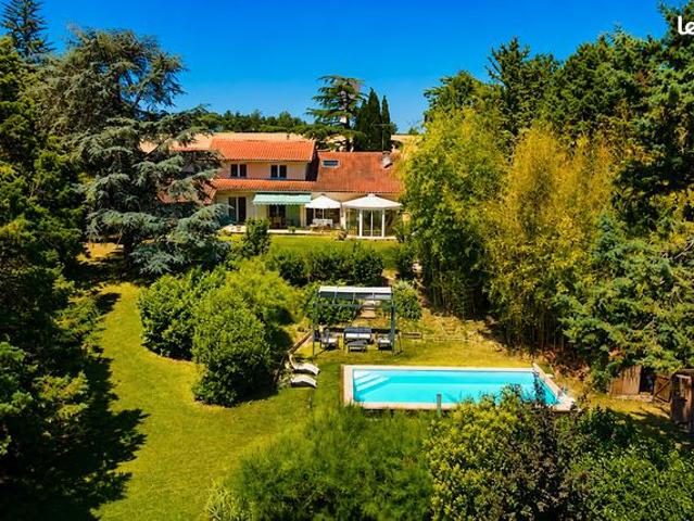Villa 7 pièces 218 m²