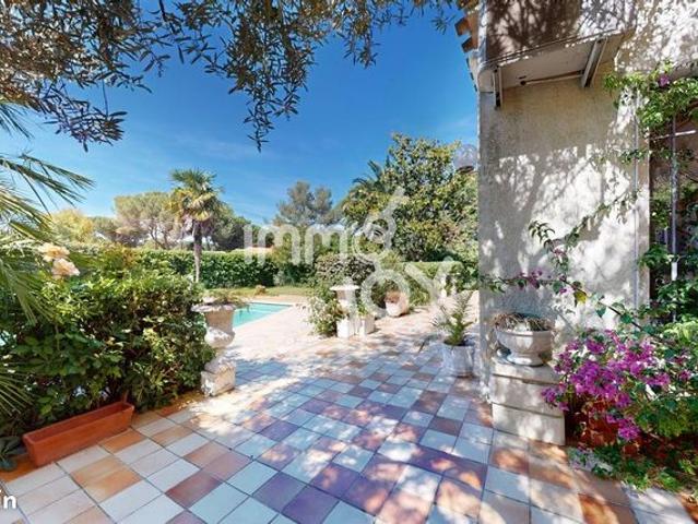 Villa 7 pièces 219 m²