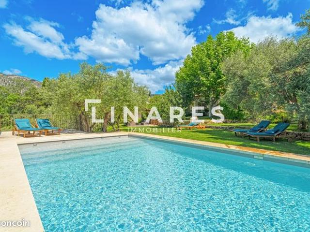 Villa 7 pièces 220 m²