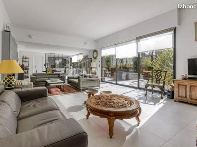 Villa 7 pièces 220 m²