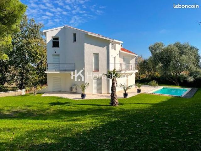 Villa 7 pièces 220 m²