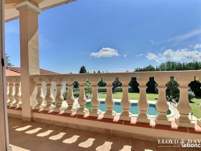 Villa 7 pièces 220 m²
