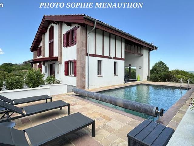 Villa 7 pièces 220 m²