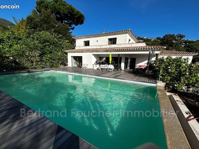 Villa 7 pièces 220 m²