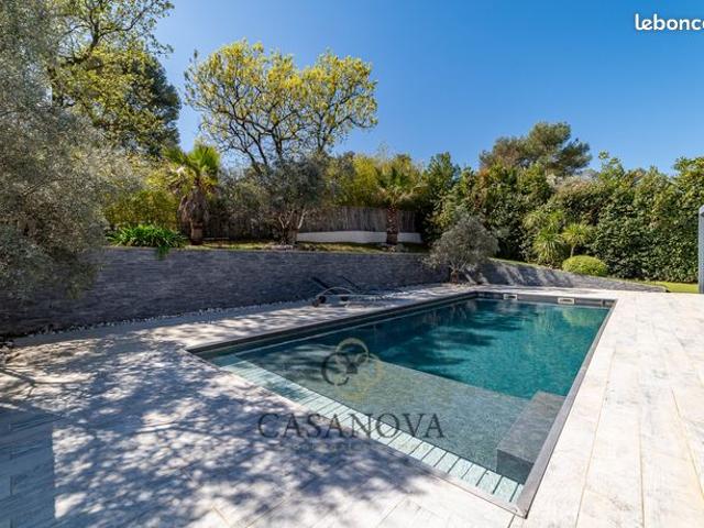 Villa 7 pièces 220 m²