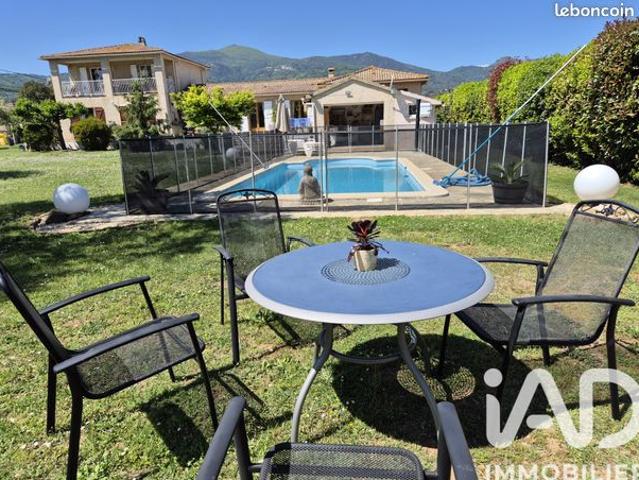 Villa 7 pièces 220 m²