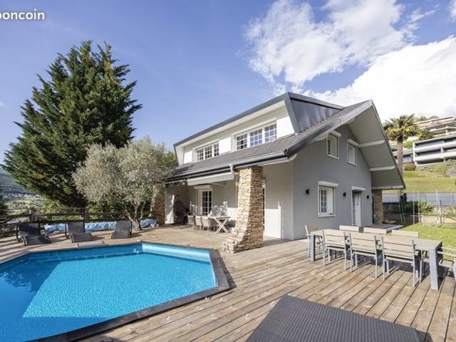 Villa 7 pièces 220 m²
