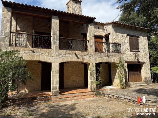 Villa 7 pièces 220 m²