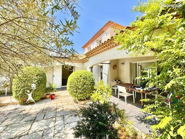 Villa 7 pièces 220 m²