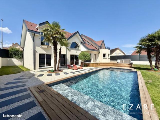 Villa 7 pièces 220 m²