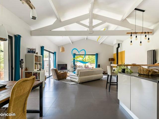 Villa 7 pièces 221 m²