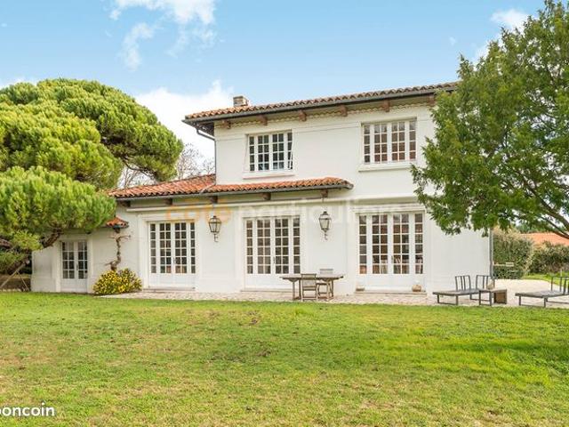 Villa 7 pièces 221 m²