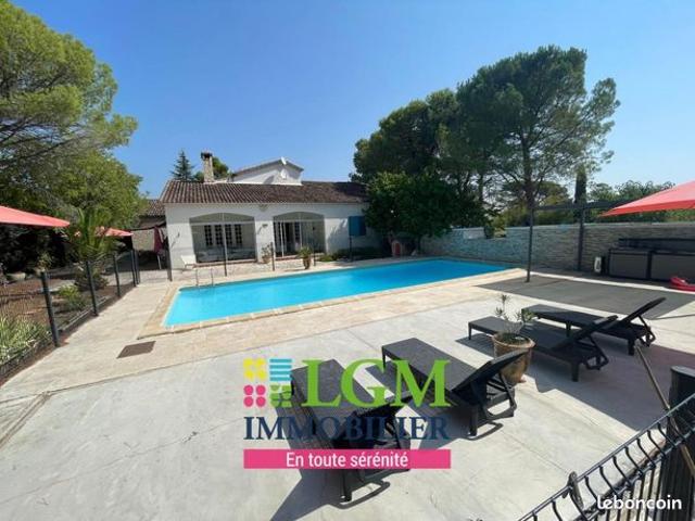Villa 7 pièces 222 m²