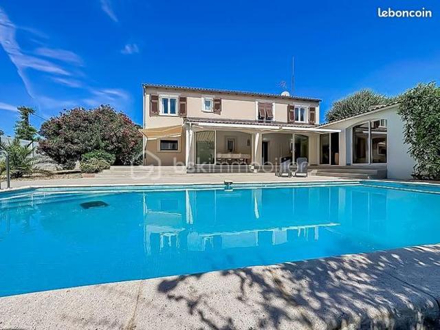 Villa 7 pièces 222 m²