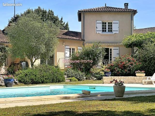 Villa 7 pièces 222 m²
