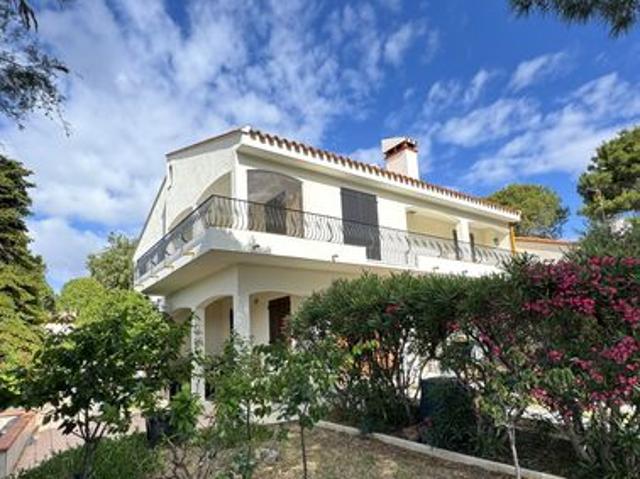 Villa 7 pièces 215 m²