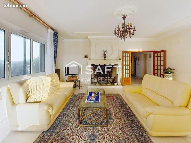 Villa 7 pièces 223 m²
