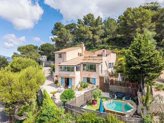 Villa 7 pièces 223 m²
