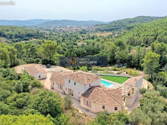 Villa 7 pièces 225 m²