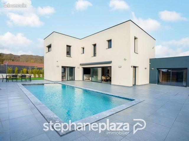 Villa 7 pièces 225 m²