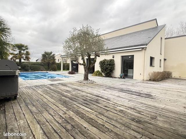 Villa 7 pièces 225 m²