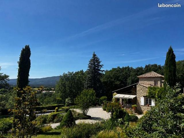 Villa 7 pièces 225 m²