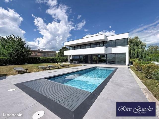 Villa 7 pièces 226 m²