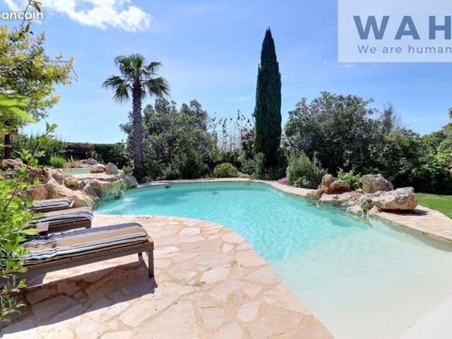 Villa 7 pièces 226 m²