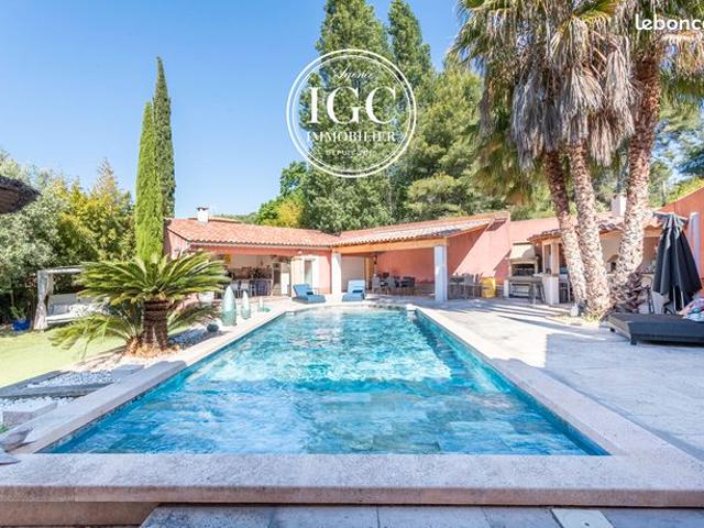 Villa 7 pièces 226 m²
